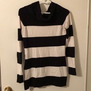 Black and white Stripe long sleeve shirt
